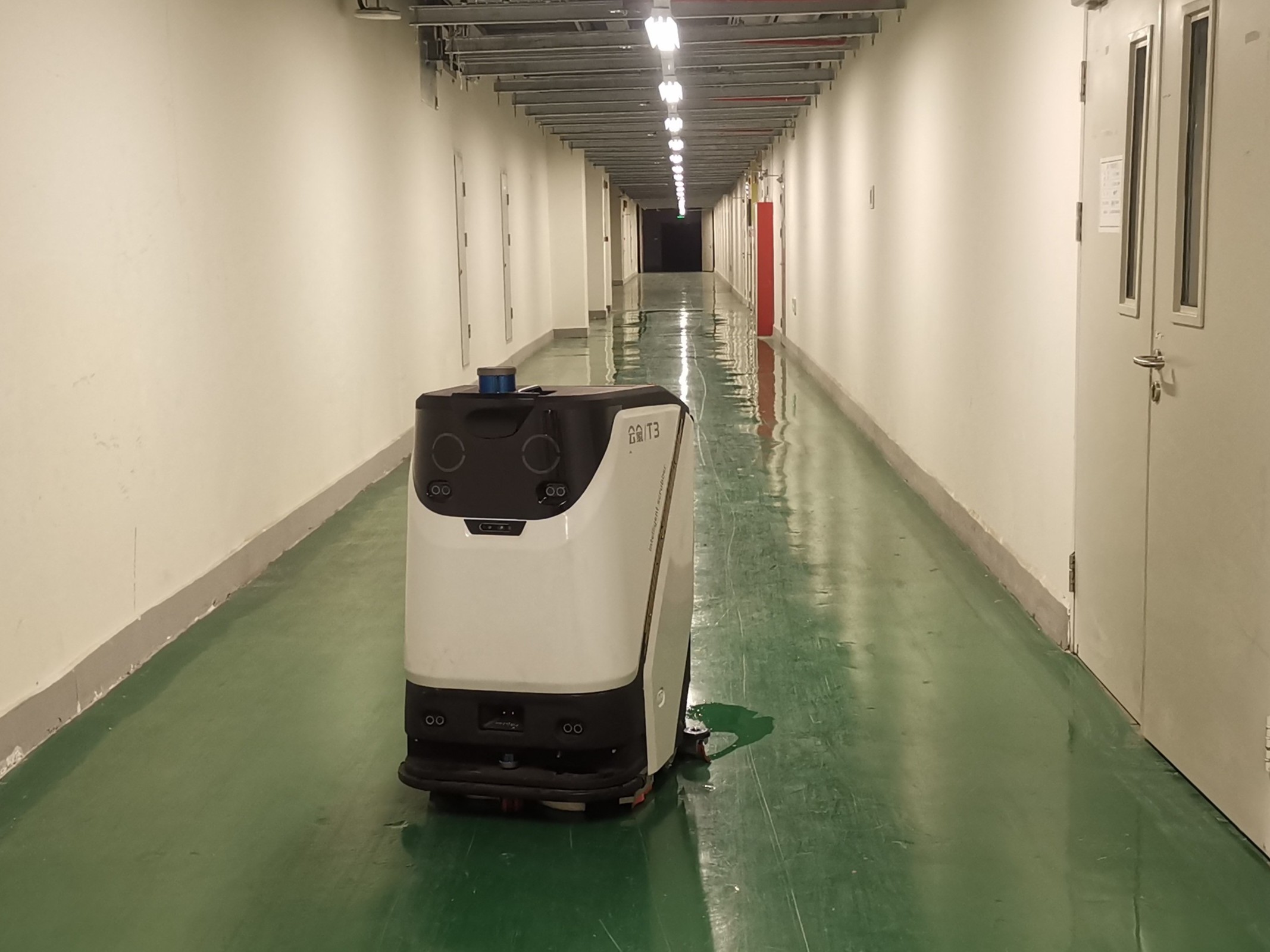 浙江某科技館名氣打響了！近期好評(píng)率提高了80%原來(lái)竟是引入坦力智能洗地機(jī)器人