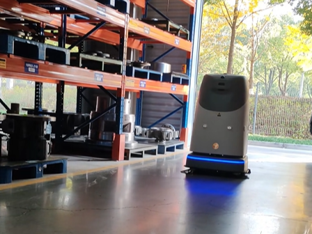 汽配廠老板眼光真毒！年后果斷上智能機器人，87KG 對地壓力，切削液重油污全清，車間干凈又省心